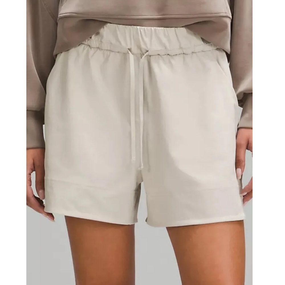 Lululemon Cinchable Waist High Rise Woven Short 3.5 inch inseam